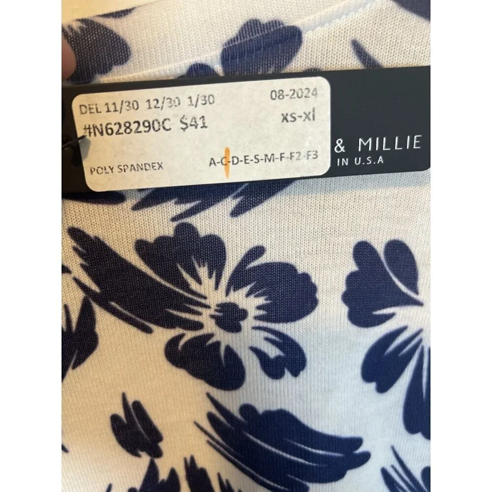 Nally & Millie 3/4 Sleeve Floral V-Neck Top Small Knit Blue Navy White NWT - Picture 6 of 6